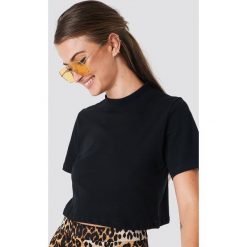 NA-KD Krótki t-shirt - Black. T-shirty damskie NA-KD. Za 52.95 zł.