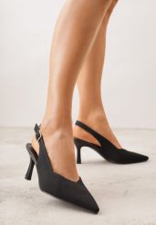 Czarne Sandały na Szpilce Ozdobione Plecionką Callaxie. Czarne sandały damskie Born2be, bez wzorów, z jeansu, bez obcasa, na obcasie, bez zapięcia. Za 99.99 zł.