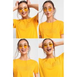 Top z haftowanym napisem. Żółte t-shirty damskie marki Orsay, bez wzorów, z bawełny, bez kołnierzyka. Za 29.99 zł.