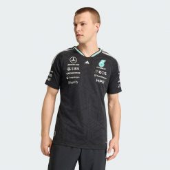 Koszulka Mercedes - Amg Petronas Formula 1 Team Driver Authentic. Czarne buty sportowe męskie Adidas, bez wzorów, bez kołnierzyka, bez ramiączek, na fitness i siłownię, climacool (adidas). Za 529.00 zł.