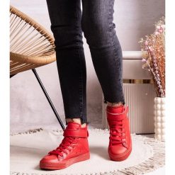 Czerwone wysokie trampki z eco skóry Bonbonita. Czerwone trampki i tenisówki damskie bez wzorów, ze skóry, bez zapięcia. Za 78.89 zł.