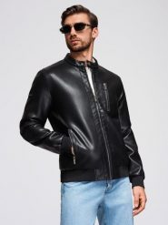 Męska kurtka z imitacji skóry ze stójką - czarna V2 - Rozmiar: XL. Czarne kurtki męskie Ombre Clothing, l, bez wzorów, z materiału, eleganckie, bez kaptura. Za 399.99 zł.