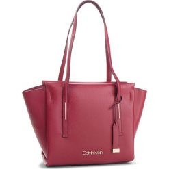 Torebka CALVIN KLEIN - Frame Med Shopper K60K604596 628. Czerwone torebki shopper damskie Calvin Klein, ze skóry ekologicznej. Za 599.00 zł.
