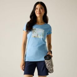 Damska koszulka z krótkim rękawem i grafiką w stylu „breezed”. Czerwone t-shirty damskie Regatta, m, bez wzorów, z bawełny, bez kołnierzyka. Za 118.00 zł.