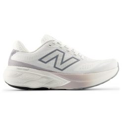 Buty damskie New Balance Fresh Foam X 880 v15 W8801S6 – białe. Białe obuwie sportowe damskie New Balance, bez wzorów, z materiału, do biegania. Za 699.99 zł.