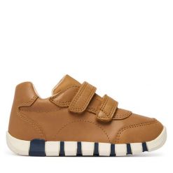 Sneakersy Geox. Brązowe trampki i tenisówki chłopięce Geox, bez wzorów, bez zapięcia. Za 289.99 zł.
