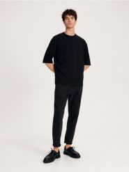 Bawełniany t-shirt - czarny. Czarne t-shirty damskie Reserved, l, bez wzorów, z bawełny, bez kołnierzyka. Za 69.99 zł.