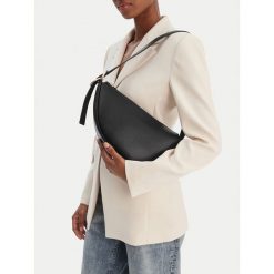 Torebka GINO ROSSI. Czarne torebki do ręki damskie Gino Rossi, bez wzorów, klasyczne, bez dodatków. Za 259.99 zł.