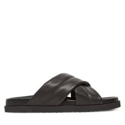 Klapki HÖGL. Czarne klapki damskie HÖGL, bez wzorów, bez obcasa. Za 449.99 zł.