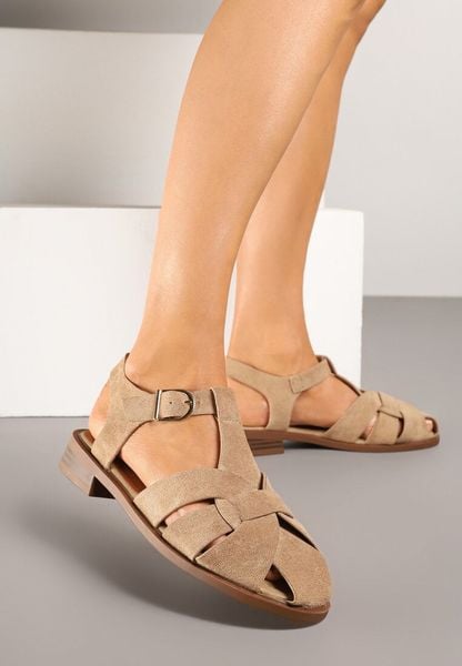 Ciemnobeżowe Sandały Gladiatorki Zapinane na Sprzączkę Kolarisea. Brązowe sandały damskie Born2be, bez wzorów, bez obcasa, na płaskiej podeszwie, bez zapięcia. Za 99.99 zł.