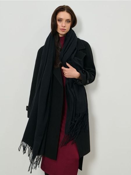 Gładki szalik z frędzlami - czarny. Czarne szaliki i chusty damskie Sinsay, bez wzorów. Za 15.99 zł.