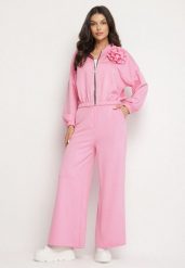 Różowy Komplet Dresowy z Wiskozą Szerokie Spodnie i Bluza ze Stójką i Broszką Redasena. Czerwone bluzy damskie Born2be, bez wzorów, z dresówki, bez kaptura. Za 179.99 zł.