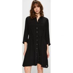Tommy Hilfiger - Sukienka. Czarne sukienki damskie Tommy Hilfiger, na co dzień, bez wzorów, z materiału, casualowe, bez kołnierzyka, bez ramiączek, mini, oversize. W wyprzedaży za 399.90 zł.