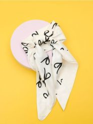 Chustka - kremowy. Białe szaliki i chusty damskie Sinsay, bez wzorów. W wyprzedaży za 9.99 zł.