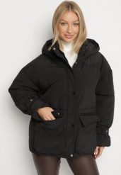 Czarna Pikowana Kurtka Oversize z Kapturem i Paskami przy Rękawach Unitessa. Czarne kurtki damskie Born2be, bez wzorów, z jeansu, z kapturem. Za 219.99 zł.