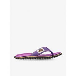 Japonki damskie Gumbies Islander Canvas Flip-Flops. Fioletowe klapki damskie Gumbies, bez wzorów, bez obcasa. Za 79.99 zł.