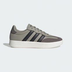 Buty Barreda. Brązowe trekkingi męskie Adidas, trekkingowe. Za 299.00 zł.