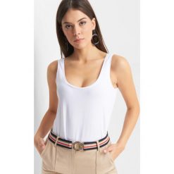 Top z dużym dekoltem. T-shirty damskie marki Orsay. Za 14.99 zł.