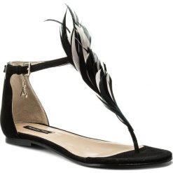 Sandały PATRIZIA PEPE - 2V7943/A2UP-K103 Nero. Czarne klapki damskie Patrizia Pepe, z aplikacjami, z materiału, bez obcasa, na obcasie. W wyprzedaży za 589.00 zł.