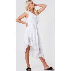 Andrea Hedenstedt x NA-KD Asymetryczna sukienka na jedno ramię - White. Sukienki damskie marki Andrea Hedenstedt x NA-KD. W wyprzedaży za 80.97 zł.