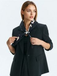 Plisowana chusta ze wzorem - czarny. Czarne szaliki i chusty damskie Sinsay, bez wzorów. Za 19.99 zł.