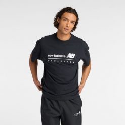 Koszulka męska New Balance MT53525BK – czarna. Czarne koszulki sportowe męskie New Balance, m, z aplikacjami, z bawełny, bez kołnierzyka, bez ramiączek. Za 169.99 zł.