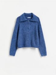 Sweter z zamkiem - granatowy. Niebieskie swetry damskie Reserved, l, bez wzorów, z dzianiny, bez kołnierzyka, bez ramiączek, bez kaptura. Za 139.99 zł.