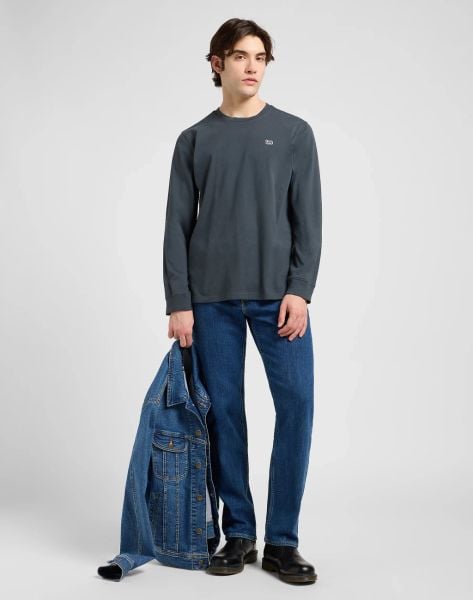 MĘSKA KOSZULKA LEE LS PATCH LOGO TEE WASHED BLACK 112370500. Czarne bluzki z długim rękawem męskie Lee, m, bez wzorów, bez kołnierzyka. Za 79.99 zł.