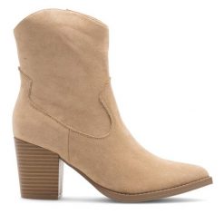 Kowbojki DeeZee. Brązowe botki damskie DeeZee, bez obcasa, na słupku, bez zapięcia. Za 139.99 zł.