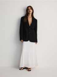 Marynarka regular z dodatkiem wełny - czarny. Czarne marynarki męskie Reserved, bez wzorów, z tkaniny. W wyprzedaży za 219.99 zł.