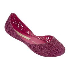 Baleriny w kolorze różowym. Baleriny dziewczęce marki Melissa. W wyprzedaży za 109.95 zł.