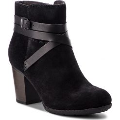 Botki CLARKS - Enfield Coco 261368874 Black. Czarne kozaki damskie Clarks, z materiału, bez obcasa. W wyprzedaży za 279.00 zł.