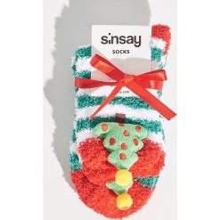Świąteczne skarpetki - Zielony. Zielone skarpety damskie Sinsay. Za 14.99 zł.