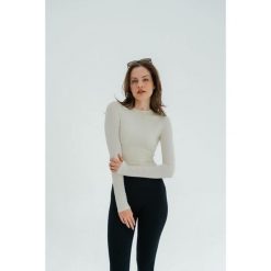 Longsleeve do jogi damski Moonholi Vogue z długim rękawem. Białe koszulki sportowe damskie MOONHOLI, bez wzorów, bez kołnierzyka, bez ramiączek, na jogę i pilates. Za 289.00 zł.