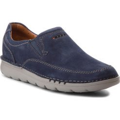 Półbuty CLARKS - Unnature Easy 261335387 Navy Nubuck. Półbuty na co dzień męskie marki Clarks. W wyprzedaży za 279.00 zł.