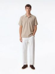 Bawełniane polo regular fit - beżowy. Brązowe szorty męskie Reserved, l, bez wzorów, z bawełny. W wyprzedaży za 69.99 zł.
