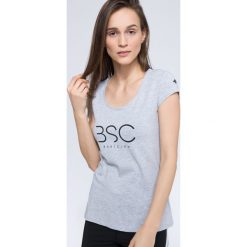T-shirt damski TSD251 - chłodny jasny szary. Szare t-shirty damskie 4f, z nadrukiem, z bawełny. Za 39.99 zł.