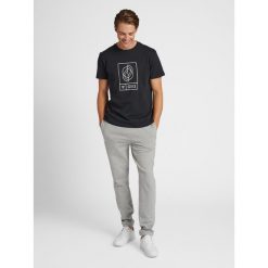 Jogging Hummel sweat. Szare krótkie spodenki sportowe męskie Hummel, m, bez wzorów, z dresówki, do biegania. Za 212.55 zł.