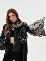 Szalik w panterkę - wielobarwny. Szaliki i chusty damskie Sinsay, bez wzorów. Za 19.99 zł.