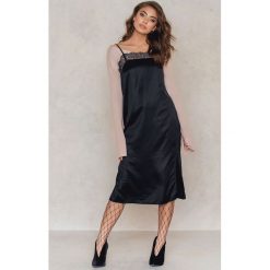 NA-KD Trend Sukienka bieliźniana z koronką - Black. Sukienki damskie marki NA-KD Trend. W wyprzedaży za 60.88 zł.
