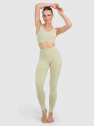 4F Legginsy do jogi i pilatesu bezszwowe damskie - zielone M/L. Zielone legginsy damskie 4f, l, bez wzorów, z materiału, z podwyższonym stanem, na jogę i pilates. Za 149.99 zł.