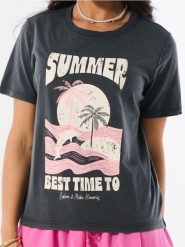 Bawełniana koszulka z nadrukiem wakacyjnym SUMMER - szary. Szare t-shirty damskie Sinsay, l, bez wzorów, z bawełny, wakacyjne, bez kołnierzyka. W wyprzedaży za 19.99 zł.