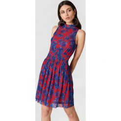 NA-KD Karbowana siateczkowa sukienka - Red,Multicolor. Sukienki damskie marki NA-KD. W wyprzedaży za 36.58 zł.