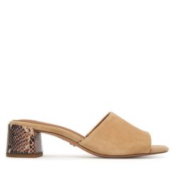 Klapki Tamaris. Brązowe klapki damskie Tamaris, bez wzorów, bez obcasa. Za 259.99 zł.