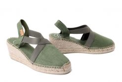 TONI PONS TER forest, sandały damskie. Zielone sandały damskie Toni Pons, bez wzorów, bez obcasa, bez zapięcia. Za 220.92 zł.