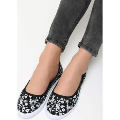 Czarne Balerinki Bigger Thing. Baleriny damskie marki Born2be. Za 39.99 zł.