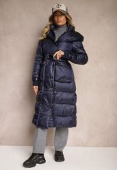 Granatowa Pikowana Kurtka z Kapturem Paskiem z Klamrą i Eleganckim Kołnierzem Vailana. Niebieskie kurtki damskie Renee, m, bez wzorów, z jeansu, z kapturem. Za 269.99 zł.