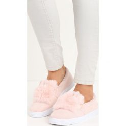 Różowe Slip On Plushy. Trampki i tenisówki damskie marki bonprix. Za 49.99 zł.