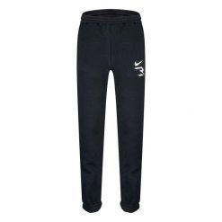 Spodnie chłopięce Nike Sportswear czarny. Czarne spodnie sportowe dla chłopców Nike, bez wzorów, z bawełny, sportowe, długie, trekkingowe. Za 313.99 zł.