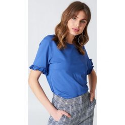 NA-KD T-shirt z falbanką - Blue. Niebieskie t-shirty damskie NA-KD, z bawełny, z falbankami. W wyprzedaży za 30.48 zł.